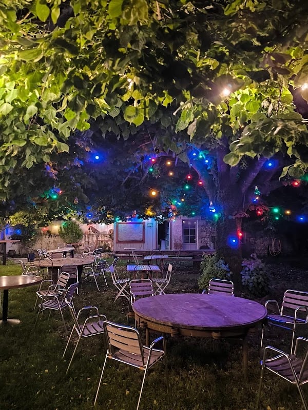 Restaurant Chez Gigi à Pommiers-Moulons, France