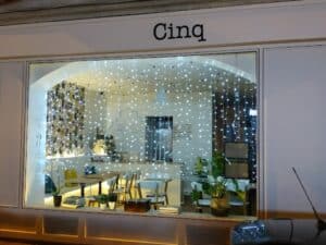 Cinq