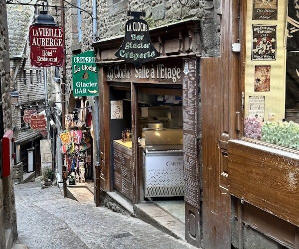 Restaurant Crêperie La Cloche à Le Mont-Saint-Michel, France