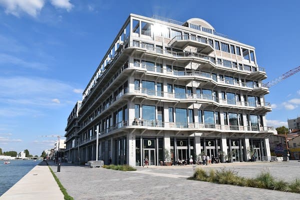 Restaurant DOCK B à Pantin, France