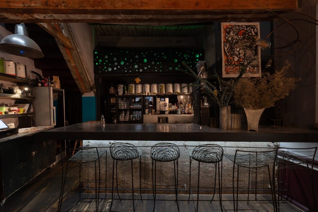 Restaurant Drôle d’Endroit à Aix-en-Provence, France