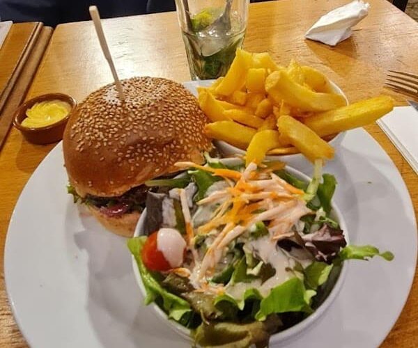 Restaurant Eau Canal à Pantin, France