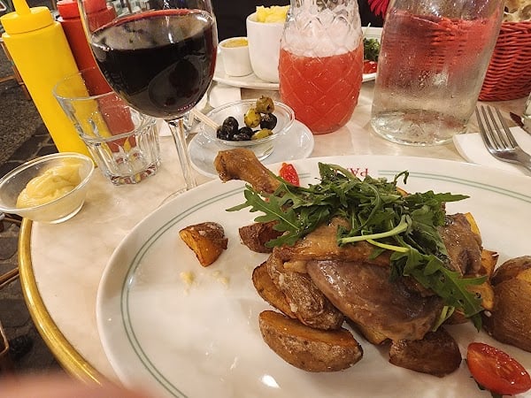 Restaurant Eau Canal à Pantin, France