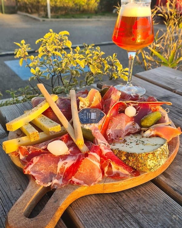 Restaurant 𝗟𝗘 𝗟𝗔𝗣𝗦𝗨𝗖𝗘 𝗜𝗦𝗧𝗥𝗘𝗦 à Istres, France