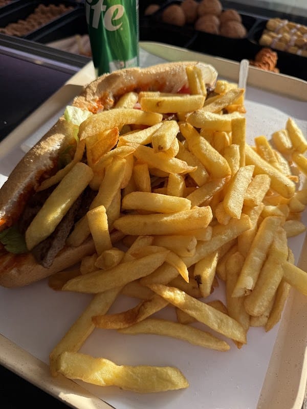 Restaurant Friterie Carnieroise à Morlanwelz, Belgique