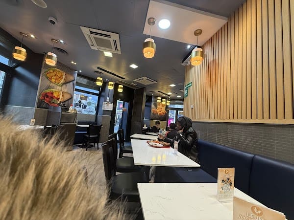 Restaurant Golden Fried Chicken à Pantin, France