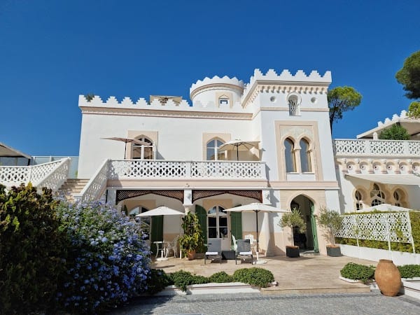 Hotel-Restaurant La Villa Mauresque à Saint-Raphaël, France