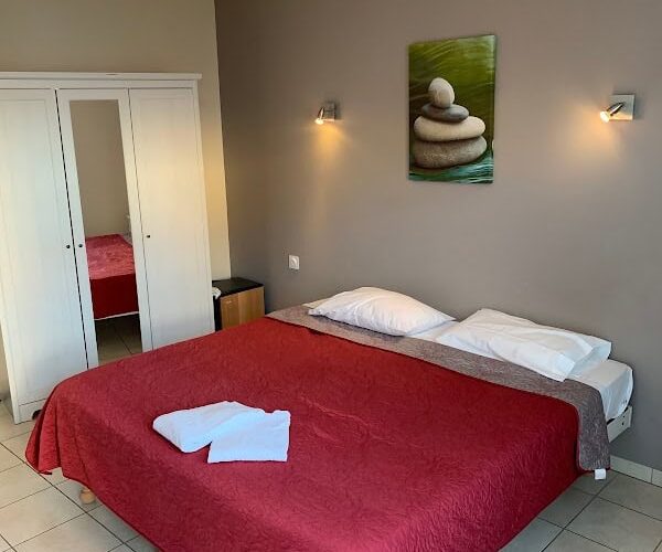 HOTEL RESTAURANT LE 108 à Jonzac, France