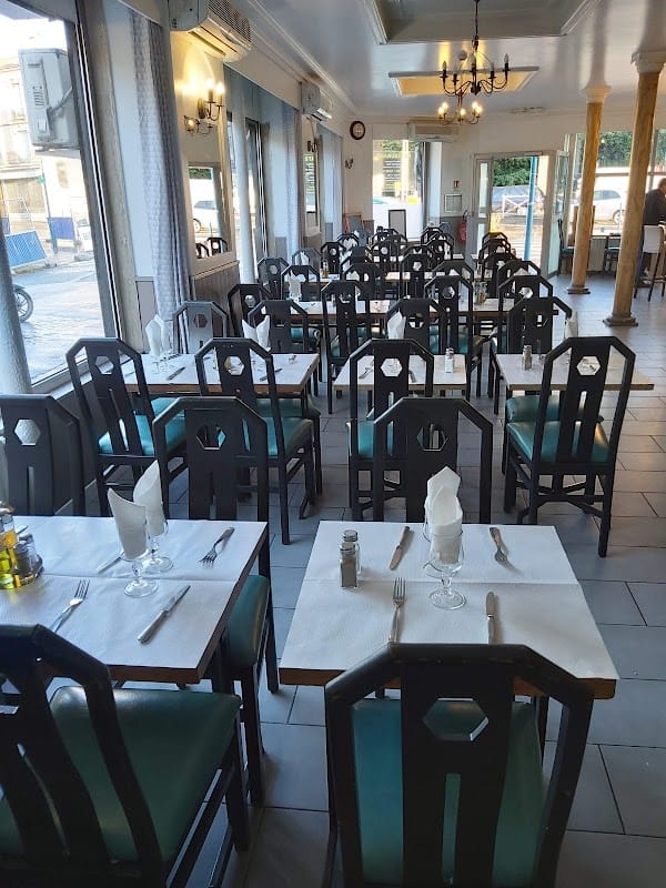 Hotel Restaurant le Bienvenu à Pantin, France