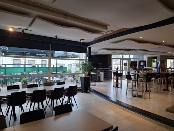 Karaquillos restaurant et bowling à Étalle, Belgique