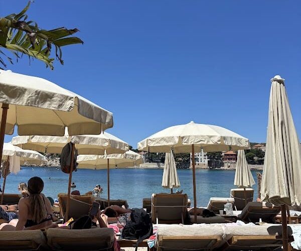 Karma Beach Bandol – Plage privée, Restaurant à Bandol, France