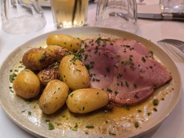 Restaurant L Aile ou la Cuisse à Saint-Étienne, France