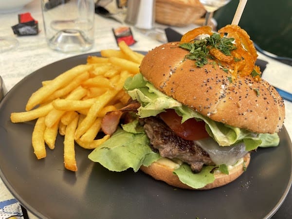 Restaurant L Ajonciere à Le Porge, France