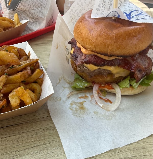 Restaurant La Cabane à Burger à Carcans, France