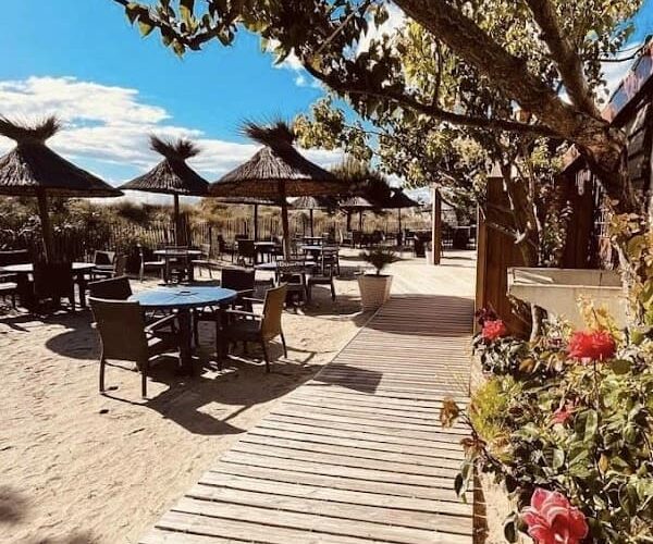 Restaurant La Guinguette des Pieds Nus à Le Grau-du-Roi, France