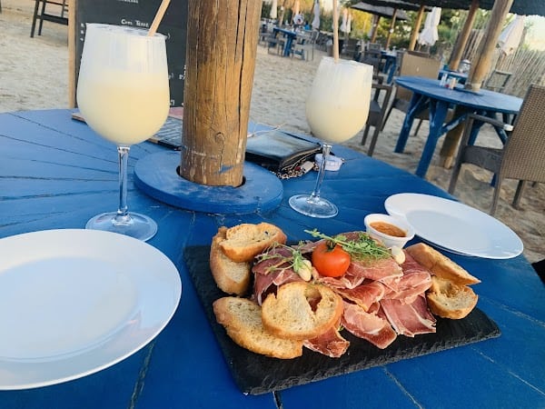 Restaurant La Guinguette des Pieds Nus à Le Grau-du-Roi, France