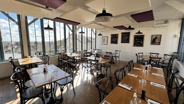 Restaurant LA GUINGUETTE à Le Plessis-Robinson, France