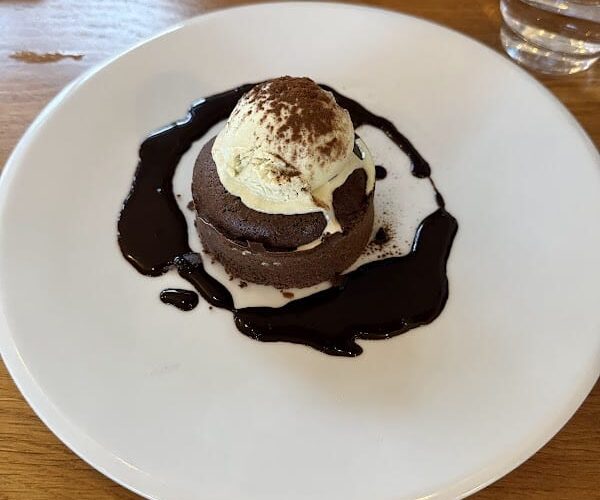 Restaurant LA GUINGUETTE à Le Plessis-Robinson, France