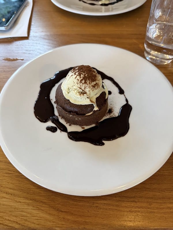 Restaurant LA GUINGUETTE à Le Plessis-Robinson, France