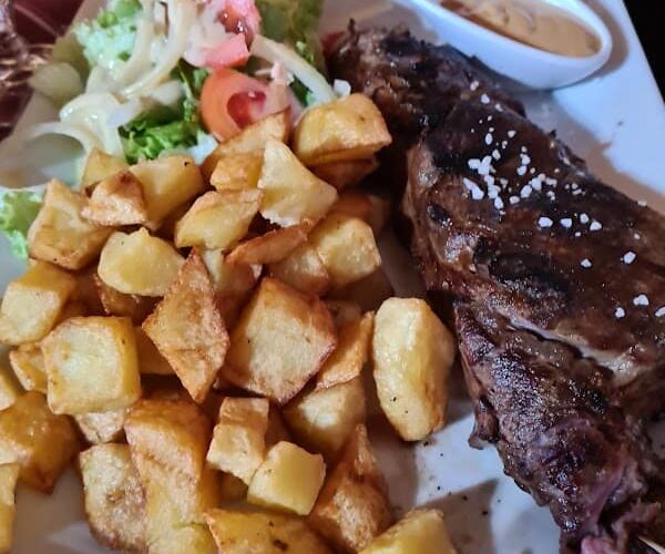 Restaurant la petite maison à Bobigny, France