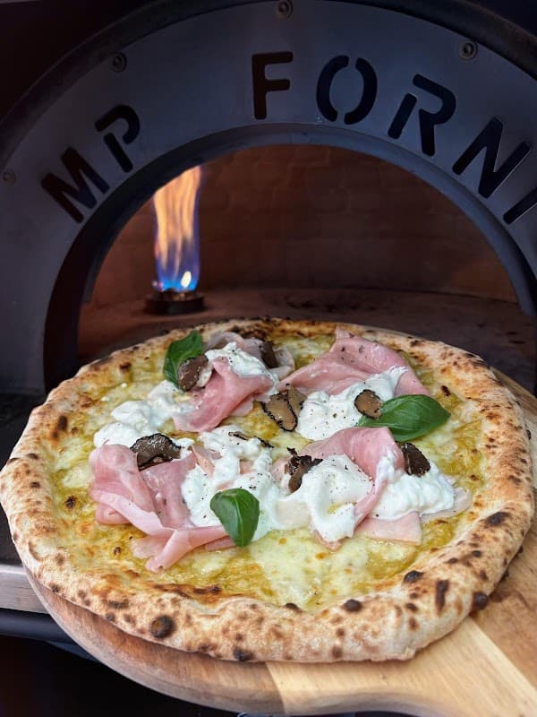 Restaurant La Piazzetta Coustellet à Maubec, France