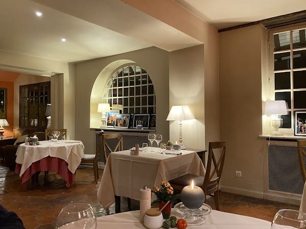 Restaurant La Toque Blanche à Les Mesnuls, France