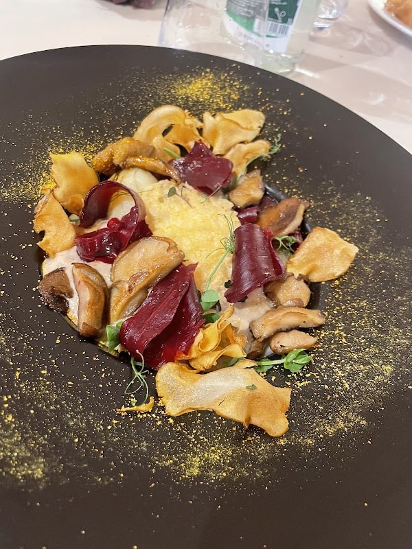 Restaurant La Toque Blanche à Les Mesnuls, France