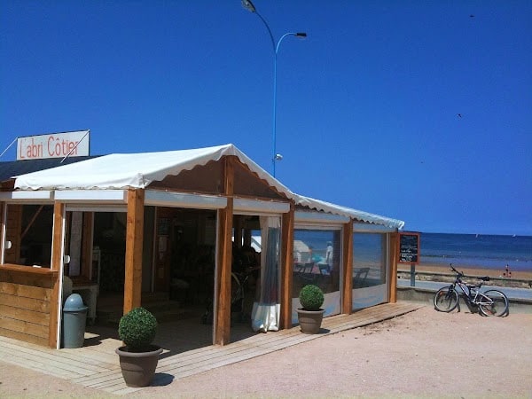 Restaurant L’Abri Côtier à Lion-sur-Mer, France