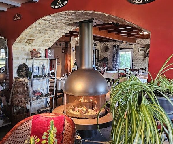 Restaurant L’Auberge du Moulin à Saint-Martial-de-Vitaterne, France