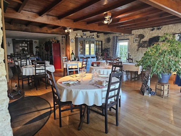 Restaurant L’Auberge du Moulin à Saint-Martial-de-Vitaterne, France