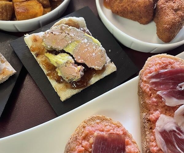 Restaurant Le 56 Tapas y Platos à Robion, France