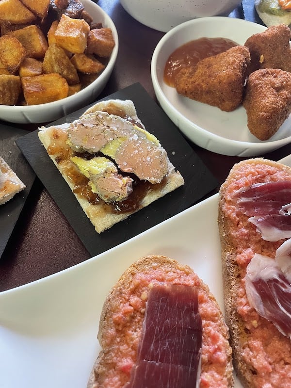 Restaurant Le 56 Tapas y Platos à Robion, France