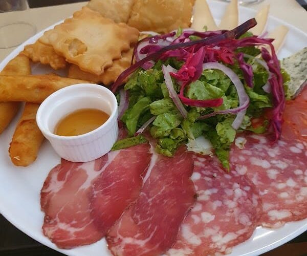 Restaurant Le Café du Midi à Saint-Firmin, France