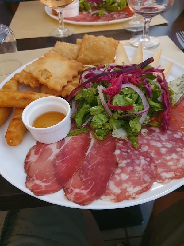 Restaurant Le Café du Midi à Saint-Firmin, France