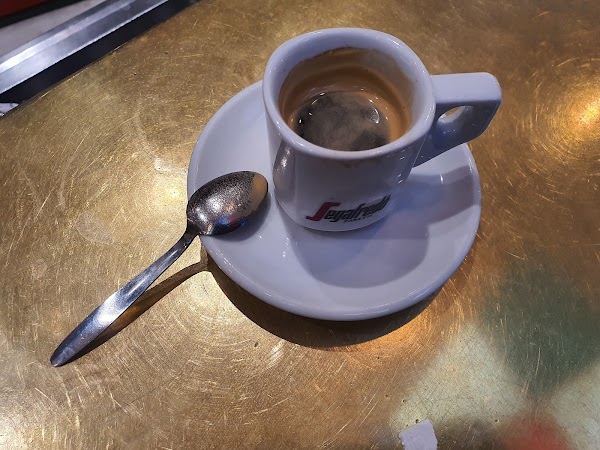 Restaurant Le Carlades à Pantin, France