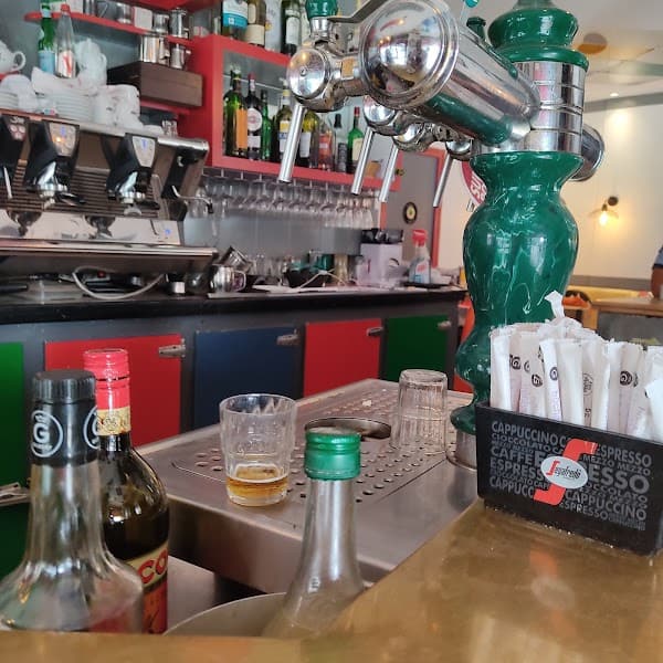 Restaurant Le Carlades à Pantin, France