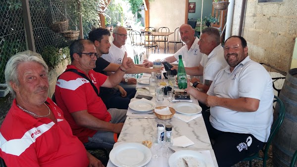 Restaurant Le Champicaunais à Champs-sur-Yonne, France