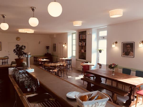 Restaurant Le Cheval Blanc à Saint-Ciers-du-Taillon, France