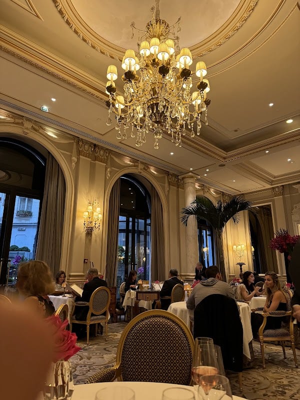 Restaurant Le Cinq à Paris, France