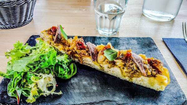 Restaurant Le Comptoir Des Voiles à Le Grau-du-Roi, France