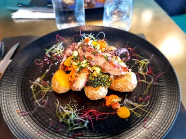 Le globe bar restaurant à Bulle, Suisse