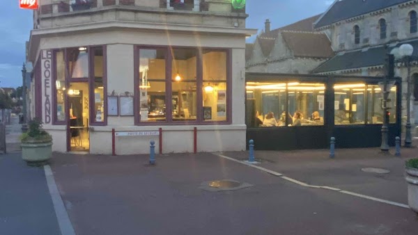 Restaurant Le Goeland à Lion-sur-Mer, France
