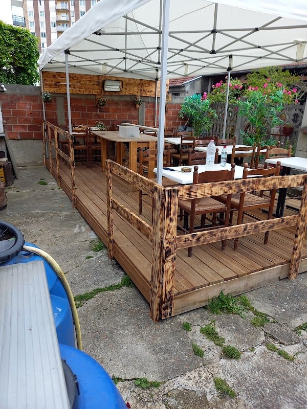 Restaurant Le Grilloudou “Service uniquement le midi” à Drancy, France