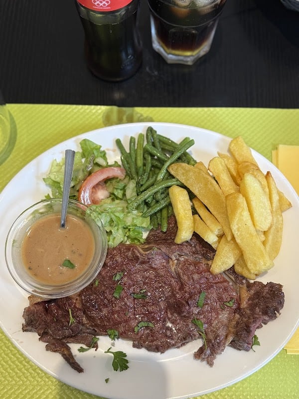 Restaurant Le Paris Meaux à Pantin, France