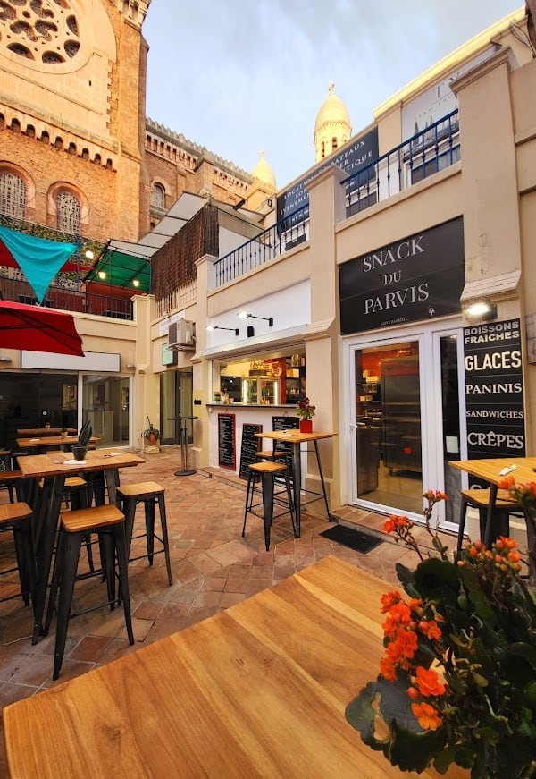 Restaurant Le Parvis Saint-Raphaël à Saint-Raphaël, France