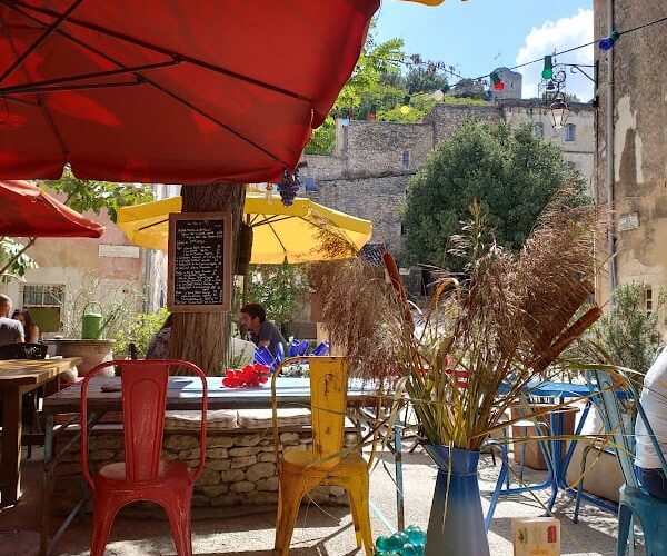 Restaurant Le petit café des jeanne à Oppède, France