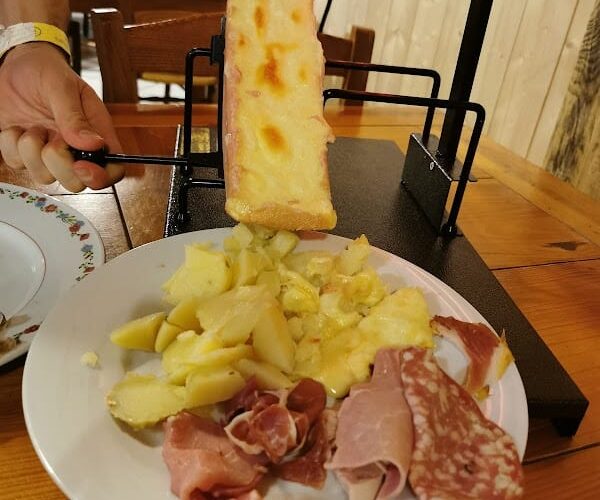 Restaurant Le Refuge à Saint-Broladre, France