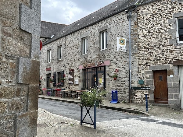 Restaurant Le Refuge à Saint-Broladre, France