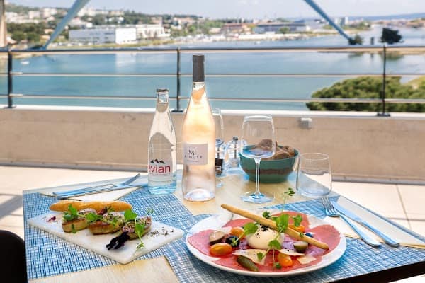 Le Rooftop Martigues Restaurant à Martigues, France