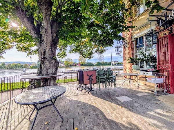 Restaurant Le Vieux Tilleul à Villeneuve-sur-Yonne, France